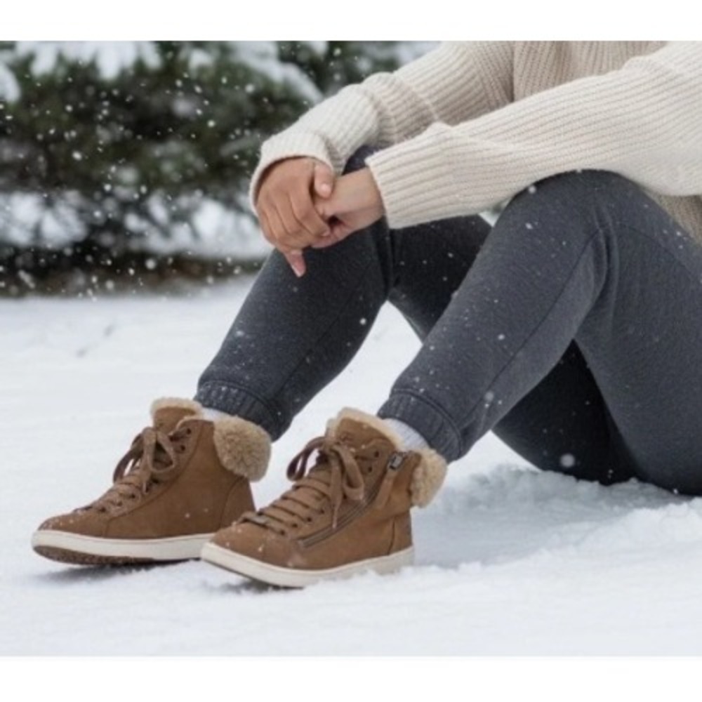 UGG Olive High Top Sneakers Boots Womens 9.5 Brown Leather Sheepskin Streetwear